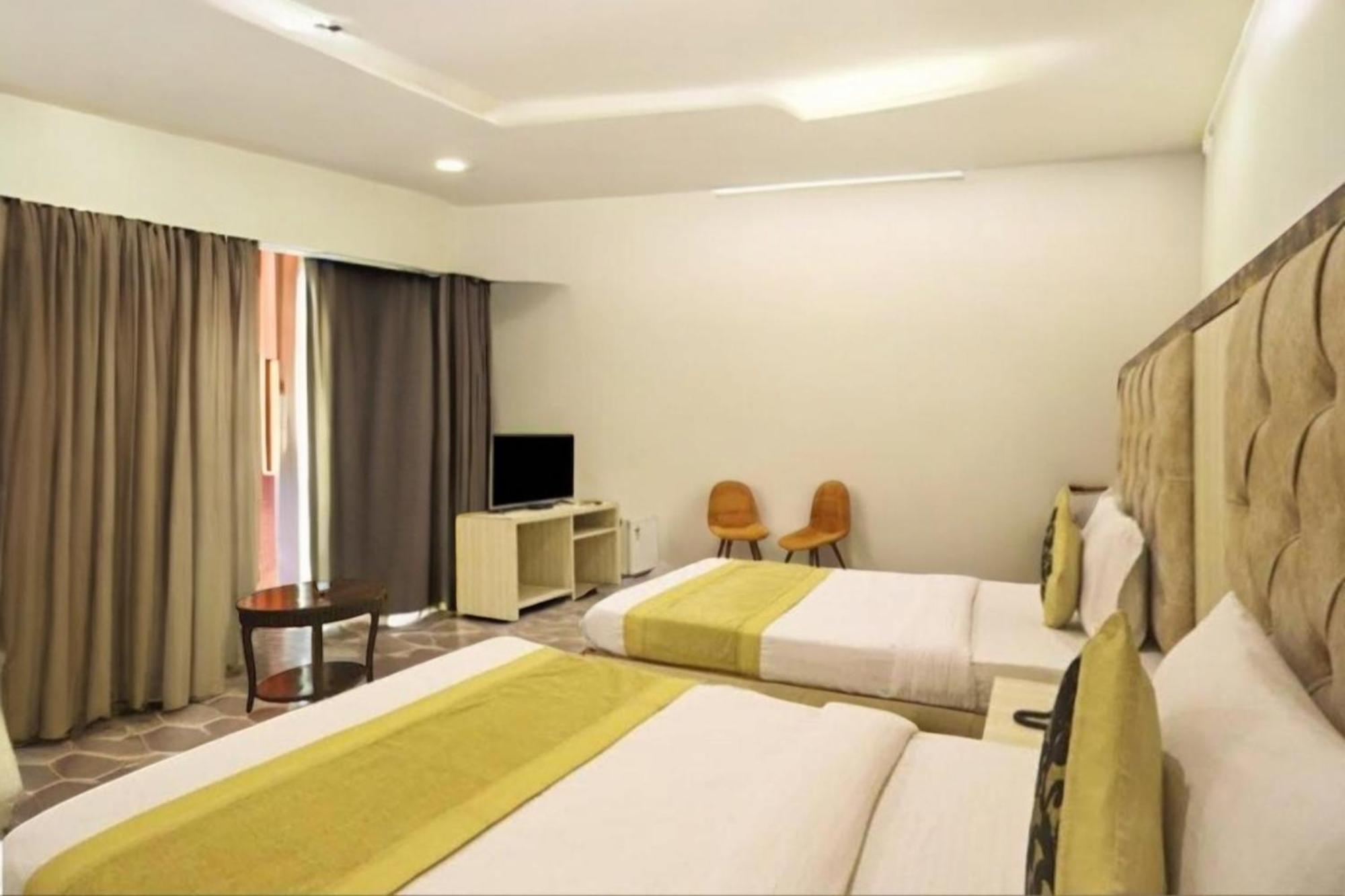 Hotel Almora Sky Near By Delhi International Airport With - Free Airport Pickup And Drop Nova Deli Exterior foto