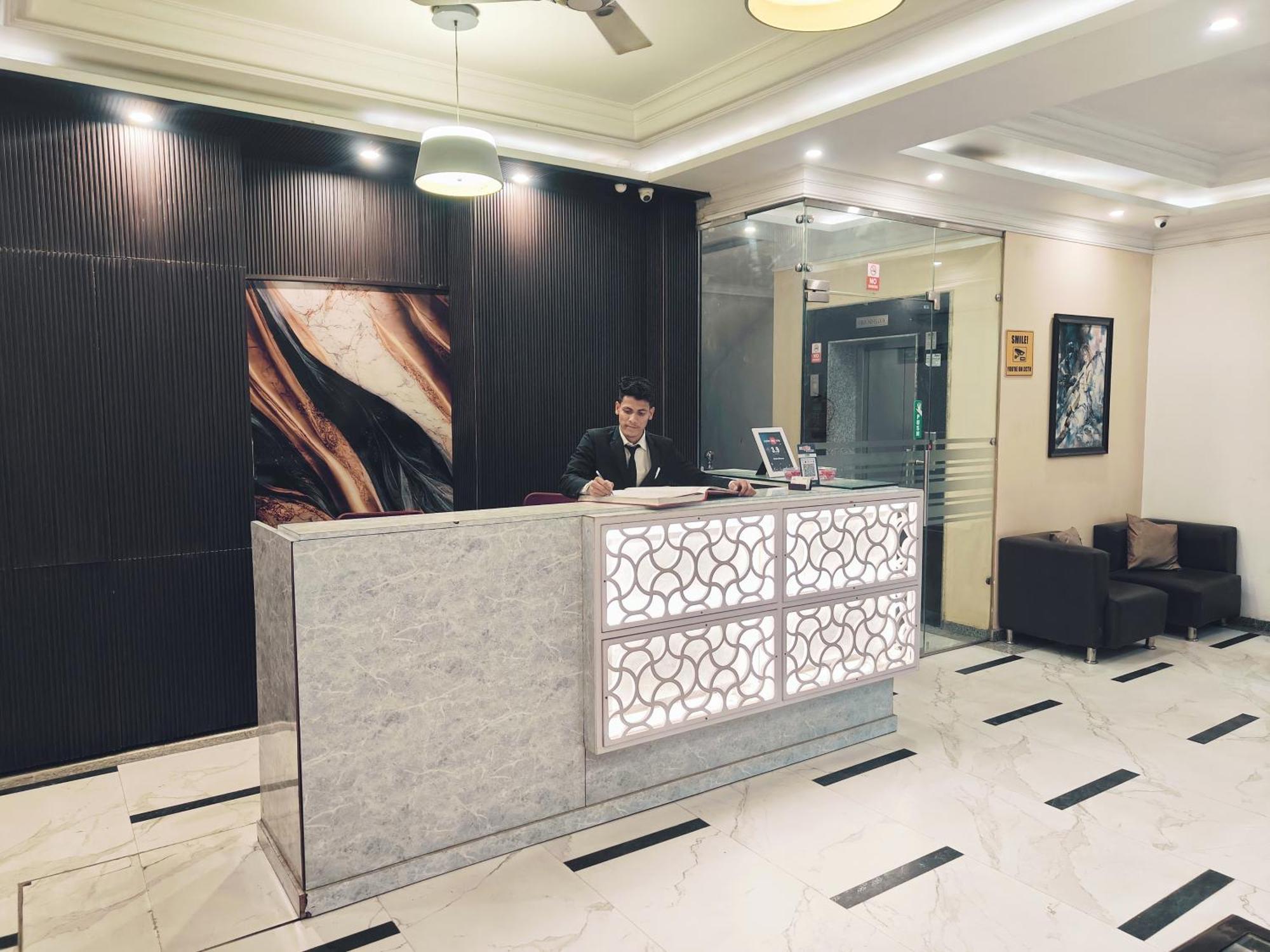 Hotel Almora Sky Near By Delhi International Airport With - Free Airport Pickup And Drop Nova Deli Exterior foto